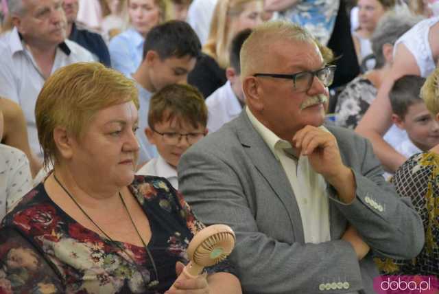 Uroczyste zakończenie roku szkolnego w świdnickiej SP nr 2. Pożegnano dotychczasową dyrektor placówki [FOTO]