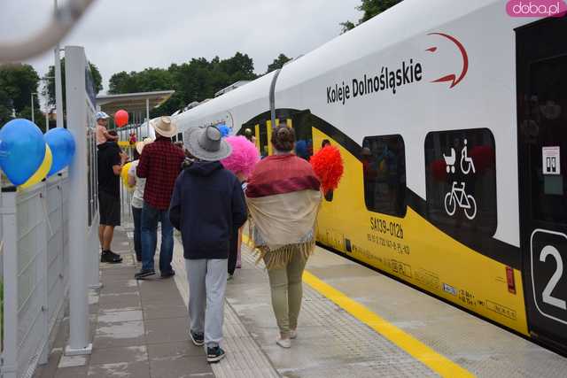 [FOTO] Po ponad 30 latach pociągi znów jeżdżą ze Świdnicy do Jedliny-Zdroju