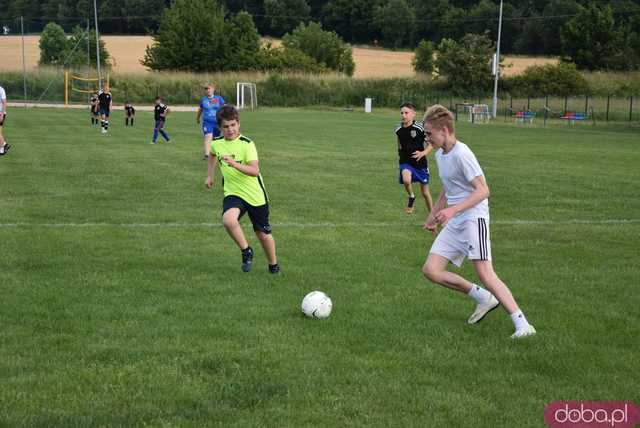 Rodzinna atmosfera i sportowe emocje na Pikniku Rodzinnym w Kłaczynie [FOTO]