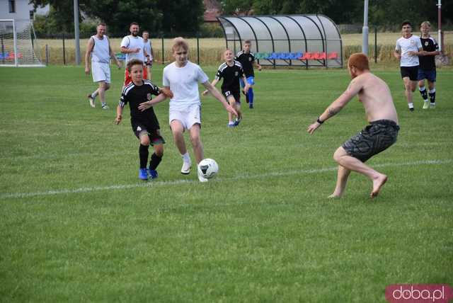 Rodzinna atmosfera i sportowe emocje na Pikniku Rodzinnym w Kłaczynie [FOTO]