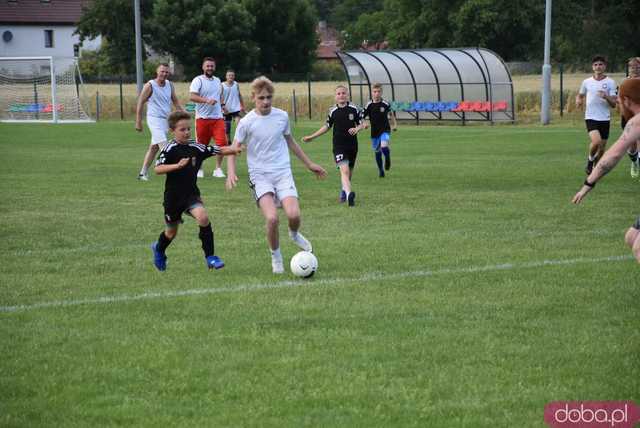 Rodzinna atmosfera i sportowe emocje na Pikniku Rodzinnym w Kłaczynie [FOTO]