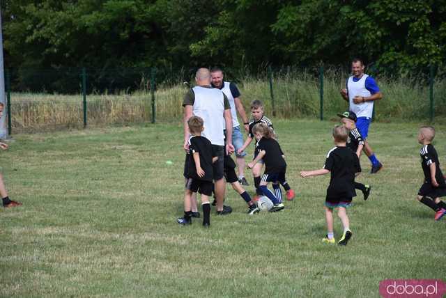 Rodzinna atmosfera i sportowe emocje na Pikniku Rodzinnym w Kłaczynie [FOTO]