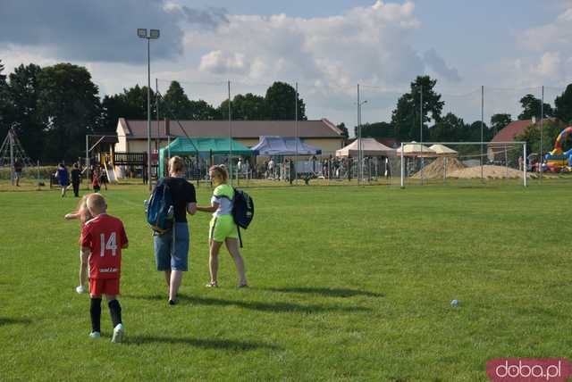 Rodzinna atmosfera i sportowe emocje na Pikniku Rodzinnym w Kłaczynie [FOTO]