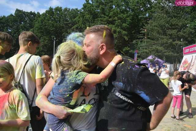 [FOTO] Tak się wita lato! Proszki holi i dmuchańce  