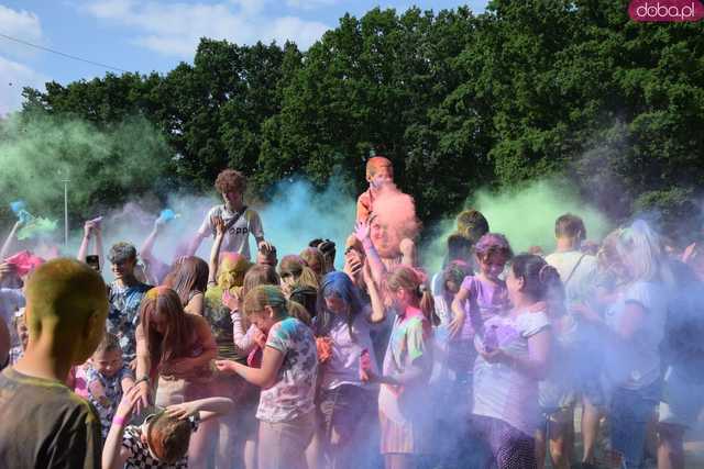 [FOTO] Tak się wita lato! Proszki holi i dmuchańce  