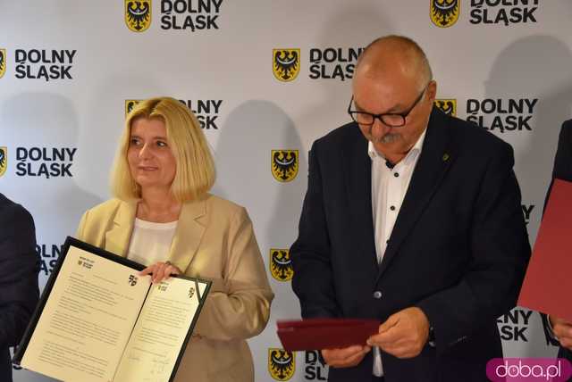 Czy Świdnica stanie się polskim centrum łyżwiarstwa? Podpisano umowę na stworzenie klasy łyżwiarstwa szybkiego w świdnickiej SMS [FOTO, SZCZEGÓŁY]