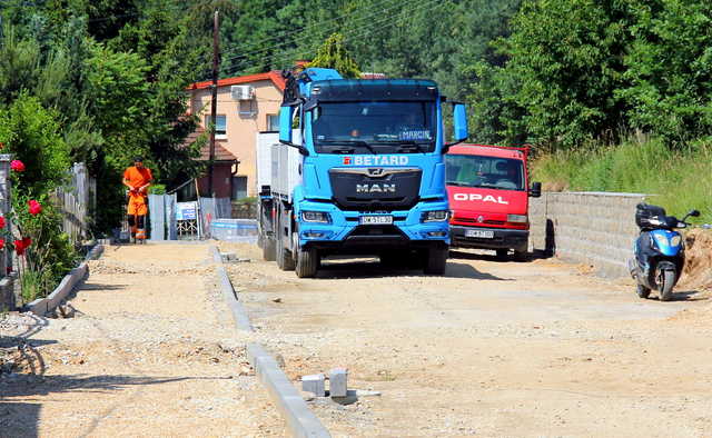 Remont drogi w Borowie na półmetku. Zobacz, jak postępuje przebudowa [FOTO]