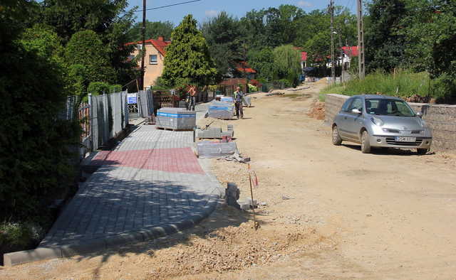 Remont drogi w Borowie na półmetku. Zobacz, jak postępuje przebudowa [FOTO]