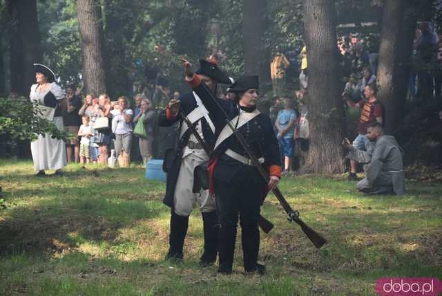 Burkatów zamienił się w XVIII-wieczne pole bitwy! Weekend z historią w tle za nami [FOTO]