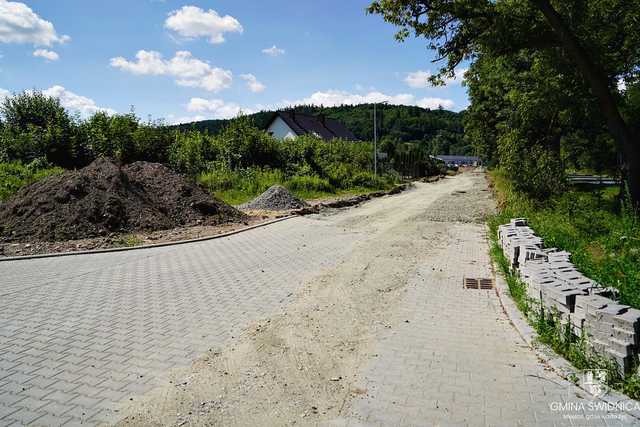 Trwa przebudowa dróg na osiedlu Sowim w Bystrzycy Górnej [FOTO]