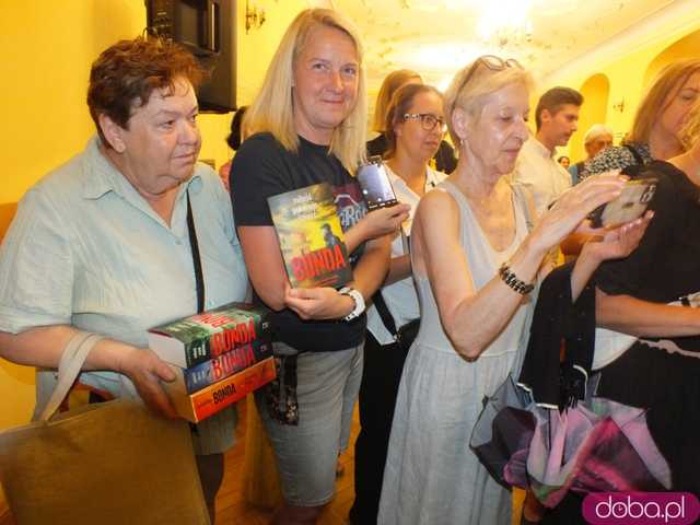 Góry Literatury w Świdnicy. Katarzyna Bonda przestrzega, że dziś trudniej niż kiedyś popełnić zbrodnię Joanna Bator nigdy nie uciekła od Wałbrzycha 