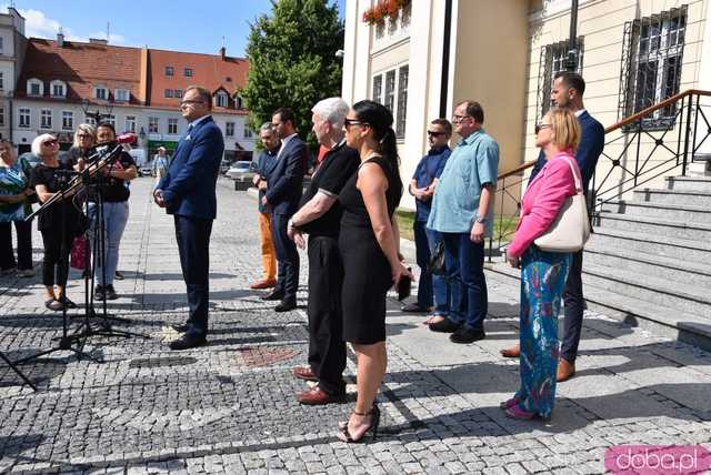 Radykalne decyzje burmistrza Ozgi. Trwa spór między włodarzem a radnymi opozycji w Świebodzicach [WIDEO, FOTO]