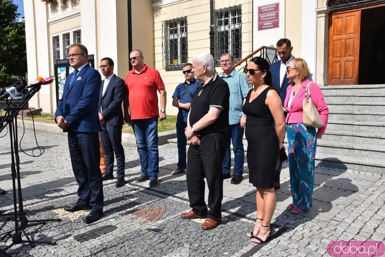 Radykalne decyzje burmistrza Ozgi. Trwa spór między włodarzem a radnymi opozycji w Świebodzicach [WIDEO, FOTO]