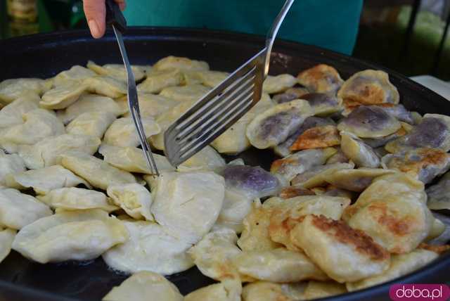 Pierogi królowały w Łażanach po raz drugi. Sołectwa gminy Żarów rywalizowały w emocjonujących konkurencjach [FOTO]