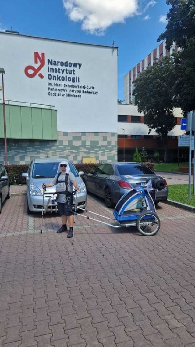 Choroba nie przekreśliła jego planów. W oczekiwaniu na wycięcie guza Daniel przemierza Polskę 