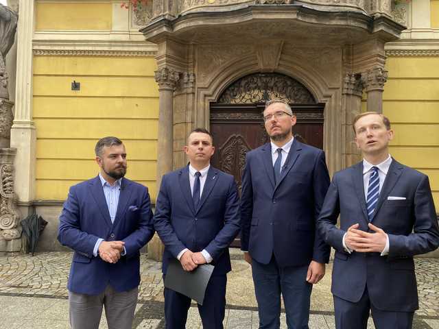 Konfederacja: Polski rząd traktuje naszych obywateli jako jednostki drugiej kategorii. Konferencja na temat polityki migracyjnej w Świdnicy [FOTO, WIDEO]