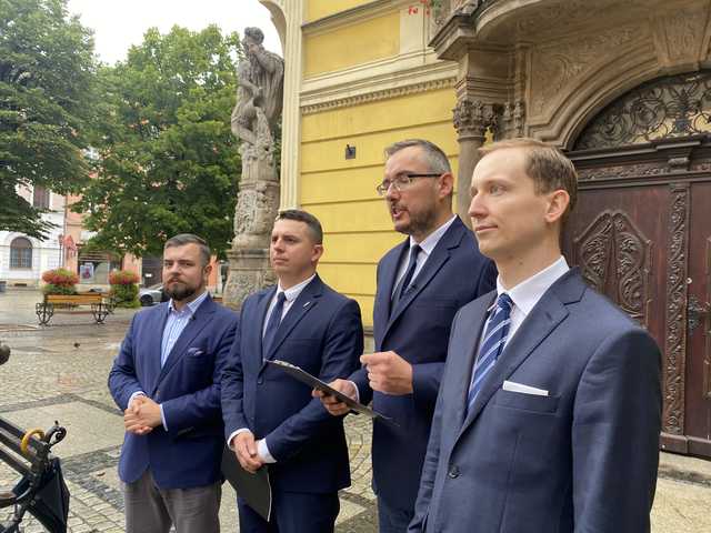 Konfederacja: Polski rząd traktuje naszych obywateli jako jednostki drugiej kategorii. Konferencja na temat polityki migracyjnej w Świdnicy [FOTO, WIDEO]