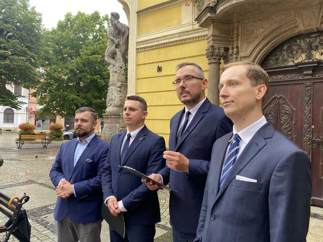 Konfederacja: Polski rząd traktuje naszych obywateli jako jednostki drugiej kategorii. Konferencja na temat polityki migracyjnej w Świdnicy [FOTO, WIDEO]