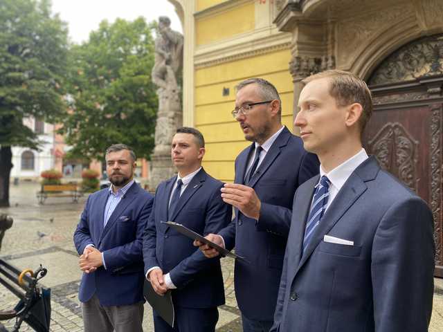 Konfederacja: Polski rząd traktuje naszych obywateli jako jednostki drugiej kategorii. Konferencja na temat polityki migracyjnej w Świdnicy [FOTO, WIDEO]