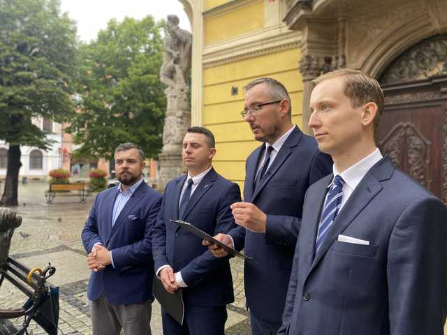 Konfederacja: Polski rząd traktuje naszych obywateli jako jednostki drugiej kategorii. Konferencja na temat polityki migracyjnej w Świdnicy [FOTO, WIDEO]