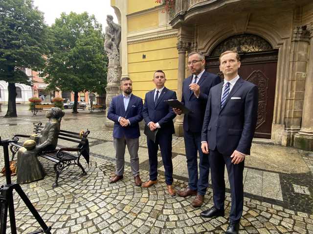 Konfederacja: Polski rząd traktuje naszych obywateli jako jednostki drugiej kategorii. Konferencja na temat polityki migracyjnej w Świdnicy [FOTO, WIDEO]