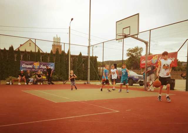 Turniej koszykówki StreetBall w Lutomi Górnej za nami [FOTO]