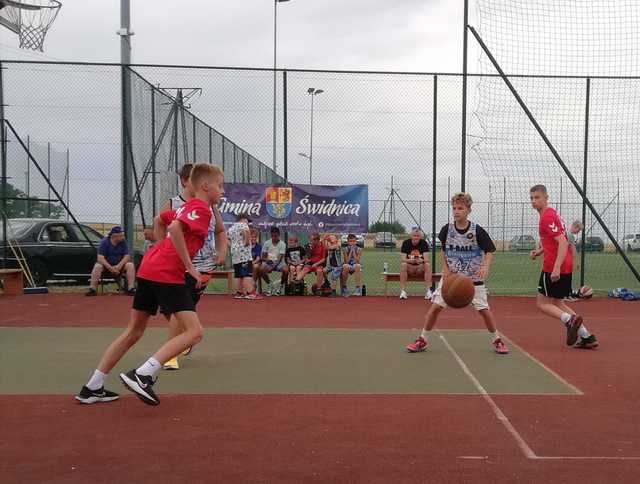 Turniej koszykówki StreetBall w Lutomi Górnej za nami [FOTO]