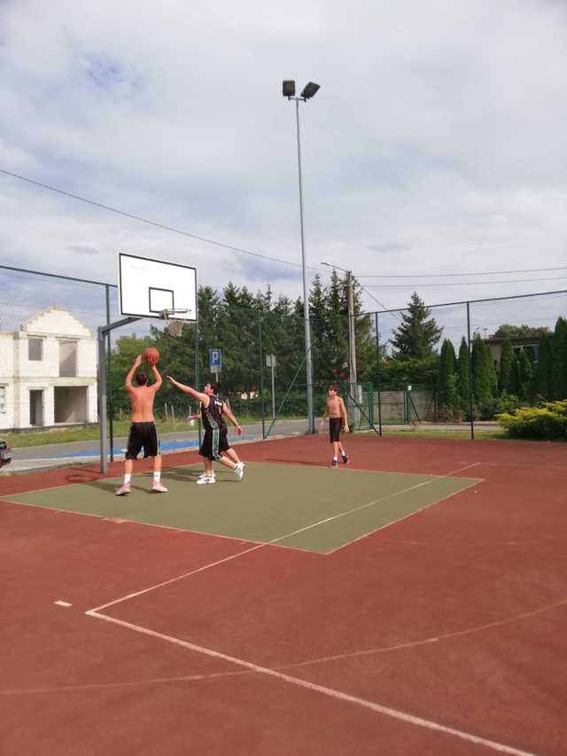 Turniej koszykówki StreetBall w Lutomi Górnej za nami [FOTO]