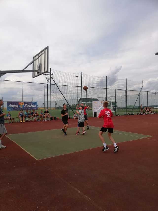 Turniej koszykówki StreetBall w Lutomi Górnej za nami [FOTO]