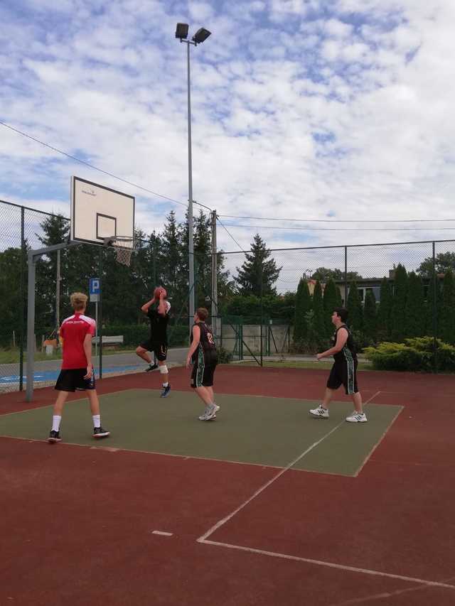 Turniej koszykówki StreetBall w Lutomi Górnej za nami [FOTO]