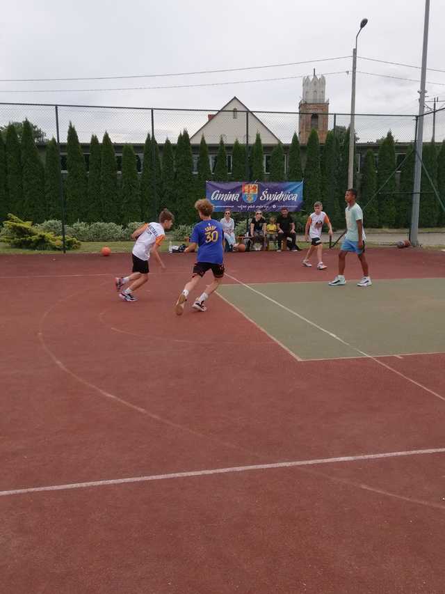 Turniej koszykówki StreetBall w Lutomi Górnej za nami [FOTO]