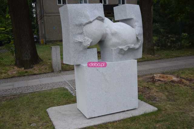 [FOTO] Artyści przygotowali rzeźby na wystawę Strzegomskie Biennale