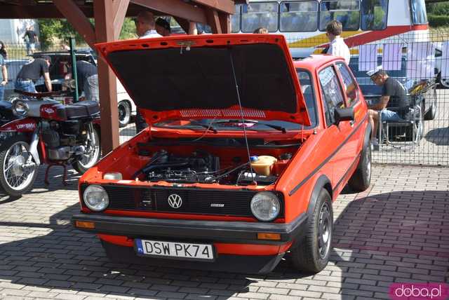 [WIDEO, FOTO] Miłośnicy motoryzacji spotkali się w Żarowie po raz ósmy