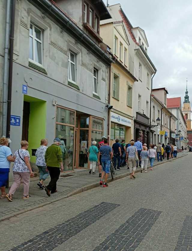 Wycieczka historyczna po Świebodzicach z panią Różą Stolarczyk [FOTO]