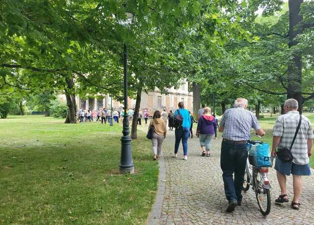 Wycieczka historyczna po Świebodzicach z panią Różą Stolarczyk [FOTO]