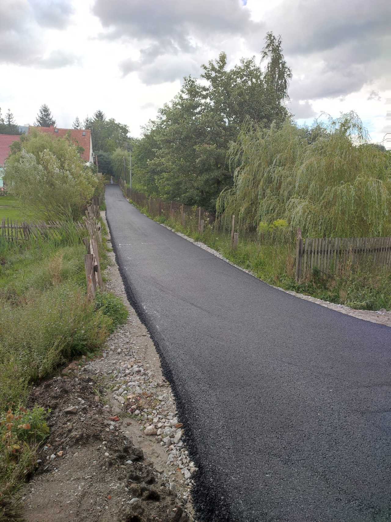 Dobiegają końca inwestycje drogowe w gminie Marcinowice [FOTO]