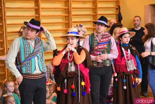 [DUŻO ZDJĘĆ] Poranne występy w Strzegomiu. Ruszyła 31. edycja Międzynarodowego Festiwalu Folkloru 