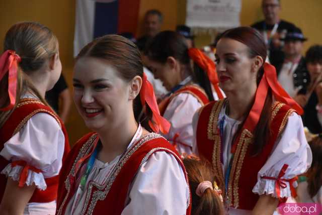 [DUŻO ZDJĘĆ] Poranne występy w Strzegomiu. Ruszyła 31. edycja Międzynarodowego Festiwalu Folkloru 