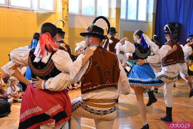 [DUŻO ZDJĘĆ] Poranne występy w Strzegomiu. Ruszyła 31. edycja Międzynarodowego Festiwalu Folkloru 