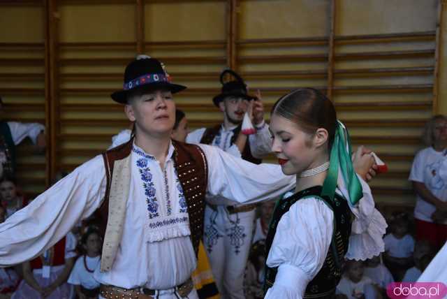 [DUŻO ZDJĘĆ] Poranne występy w Strzegomiu. Ruszyła 31. edycja Międzynarodowego Festiwalu Folkloru 