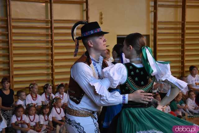 [DUŻO ZDJĘĆ] Poranne występy w Strzegomiu. Ruszyła 31. edycja Międzynarodowego Festiwalu Folkloru 