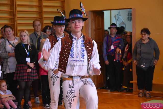 [DUŻO ZDJĘĆ] Poranne występy w Strzegomiu. Ruszyła 31. edycja Międzynarodowego Festiwalu Folkloru 
