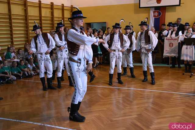 [DUŻO ZDJĘĆ] Poranne występy w Strzegomiu. Ruszyła 31. edycja Międzynarodowego Festiwalu Folkloru 