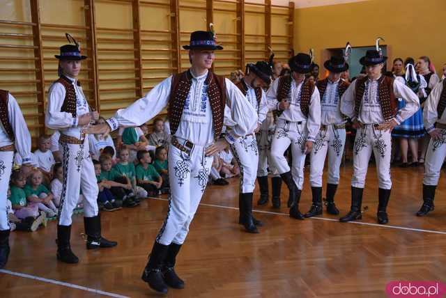 [DUŻO ZDJĘĆ] Poranne występy w Strzegomiu. Ruszyła 31. edycja Międzynarodowego Festiwalu Folkloru 
