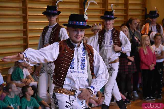 [DUŻO ZDJĘĆ] Poranne występy w Strzegomiu. Ruszyła 31. edycja Międzynarodowego Festiwalu Folkloru 