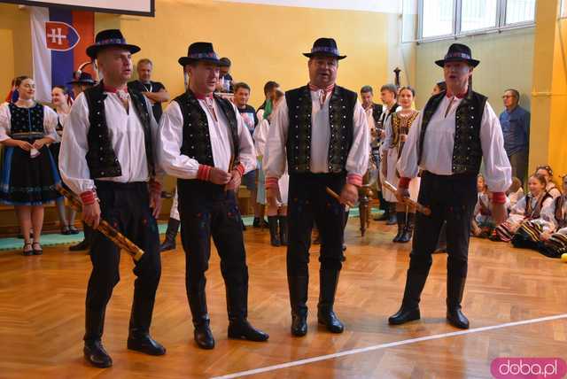 [DUŻO ZDJĘĆ] Poranne występy w Strzegomiu. Ruszyła 31. edycja Międzynarodowego Festiwalu Folkloru 