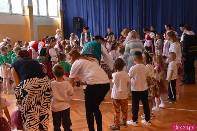 [DUŻO ZDJĘĆ] Poranne występy w Strzegomiu. Ruszyła 31. edycja Międzynarodowego Festiwalu Folkloru 