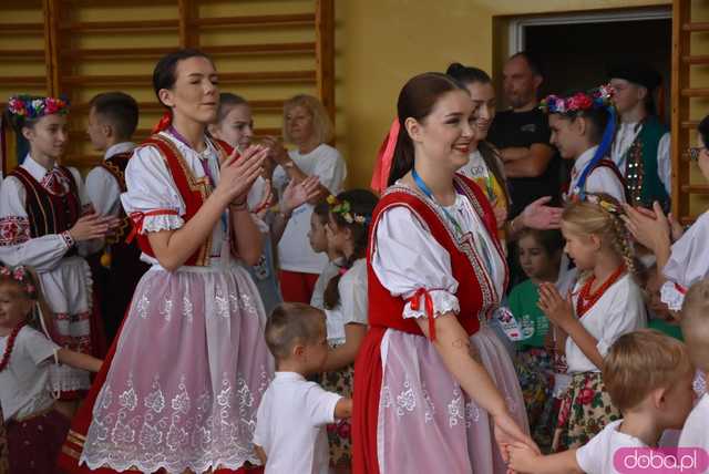 [DUŻO ZDJĘĆ] Poranne występy w Strzegomiu. Ruszyła 31. edycja Międzynarodowego Festiwalu Folkloru 