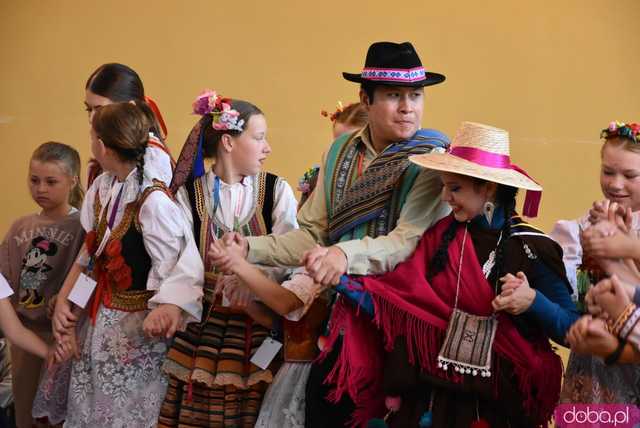 [DUŻO ZDJĘĆ] Poranne występy w Strzegomiu. Ruszyła 31. edycja Międzynarodowego Festiwalu Folkloru 