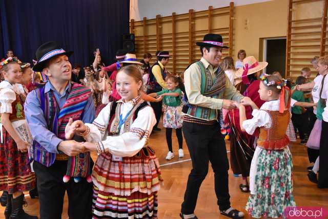 [DUŻO ZDJĘĆ] Poranne występy w Strzegomiu. Ruszyła 31. edycja Międzynarodowego Festiwalu Folkloru 